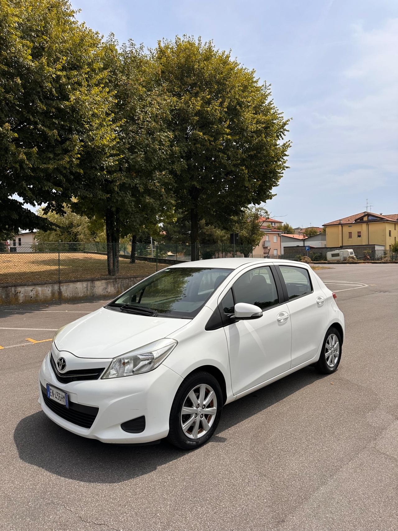 Toyota Yaris 1.0 5P Lounge