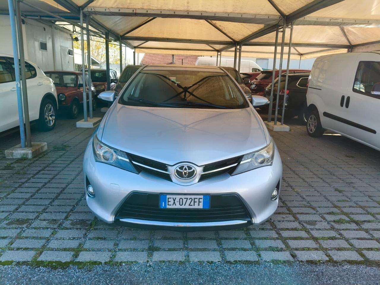 Toyota Auris 1.4 D-4D Lounge