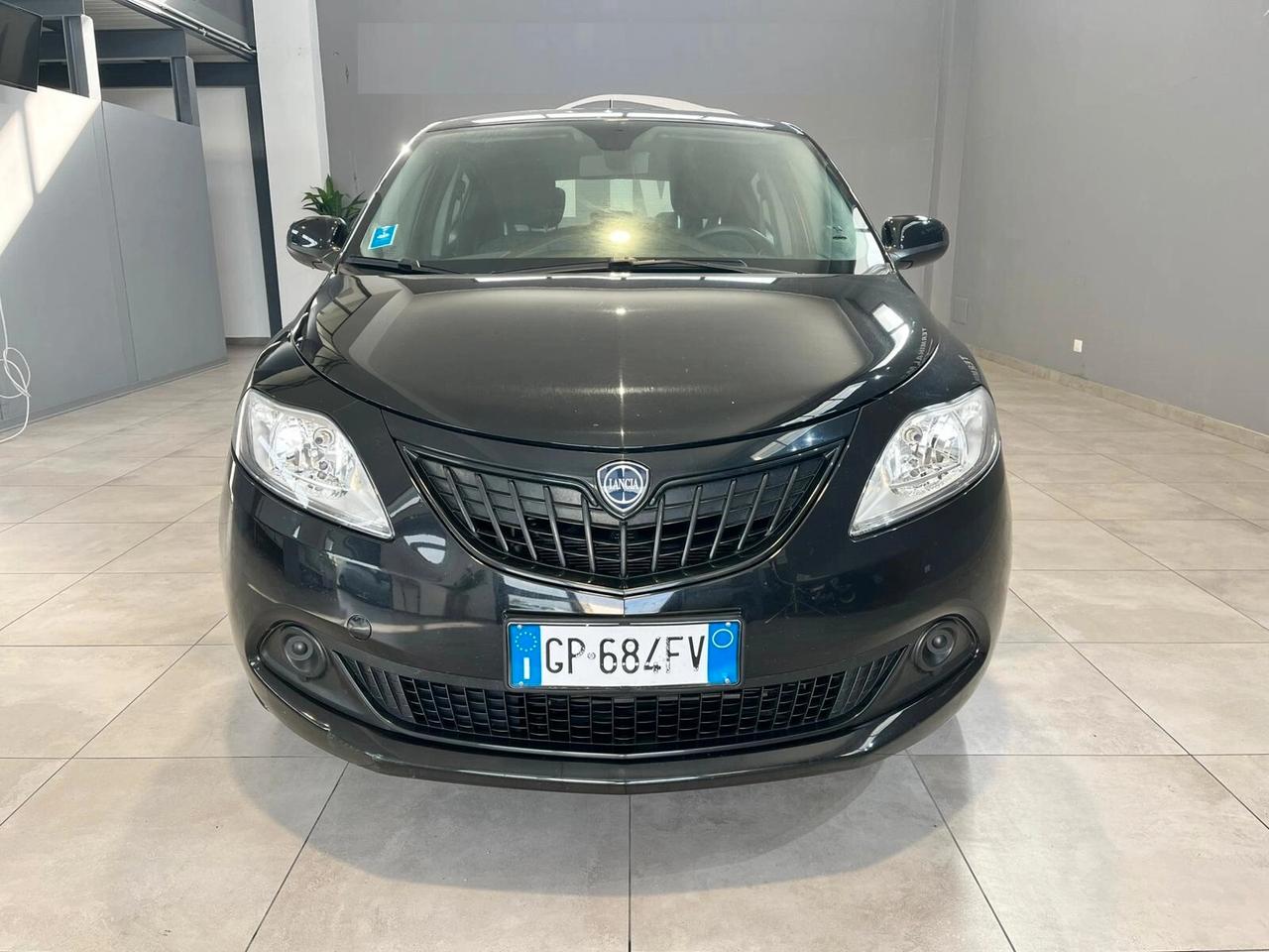 Lancia Ypsilon 1.0 FireFly 5 porte S&S Hybrid Silver