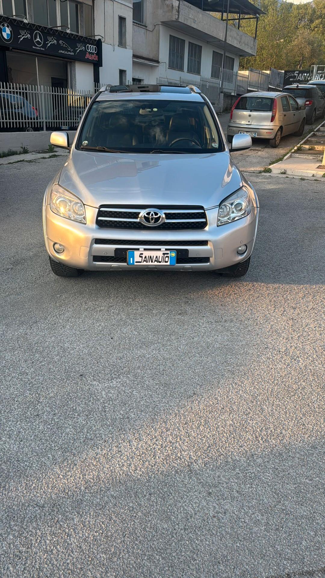 Toyota RAV 4 RAV4 Crossover 2.2 D-4D 177 CV Luxury Garanzia