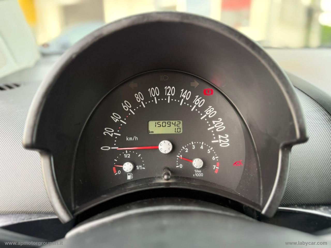 VOLKSWAGEN New Beetle 1.6