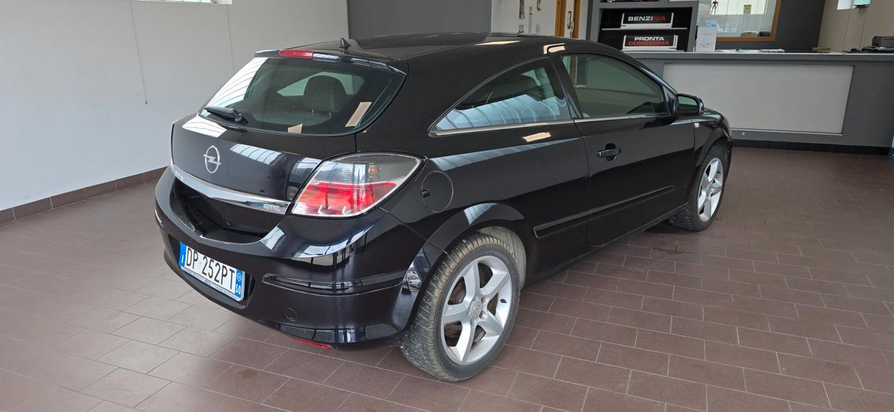 Opel Astra GTC 1.7 CDTI 125CV Neopatentati