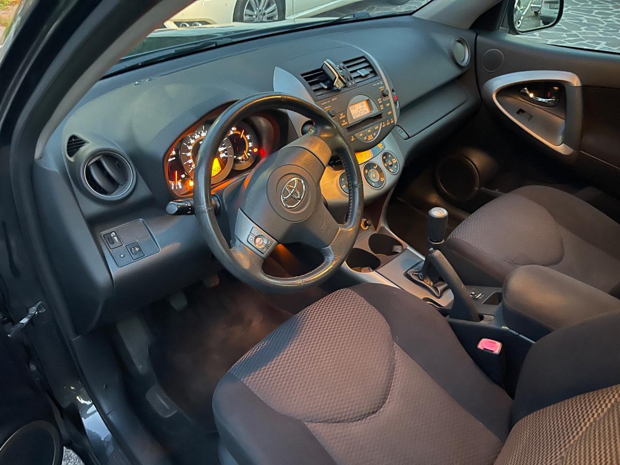 Toyota RAV 4 RAV4 2.0 Luxury