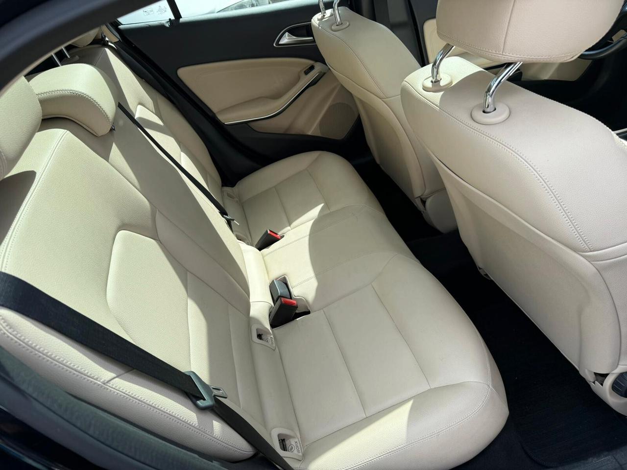 Mercedes-benz GLA 180 d Premium