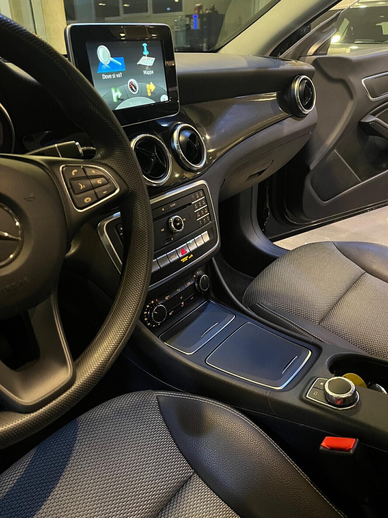 Mercedes-benz CLA 180 Shooting Brake 180 d Business auto