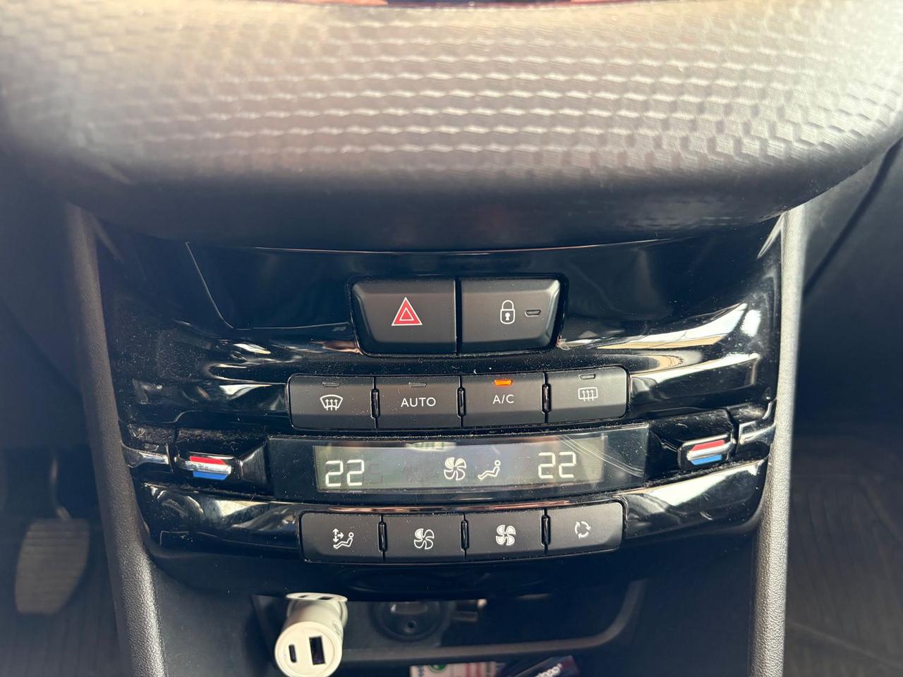 Peugeot 2008 Allure 1.6 Blue HDI 120 DISTRIB #9753