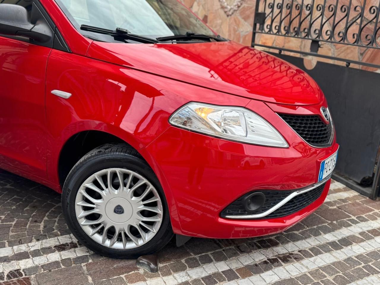 Lancia Ypsilon 1.2 69 CV 5 porte Platinum