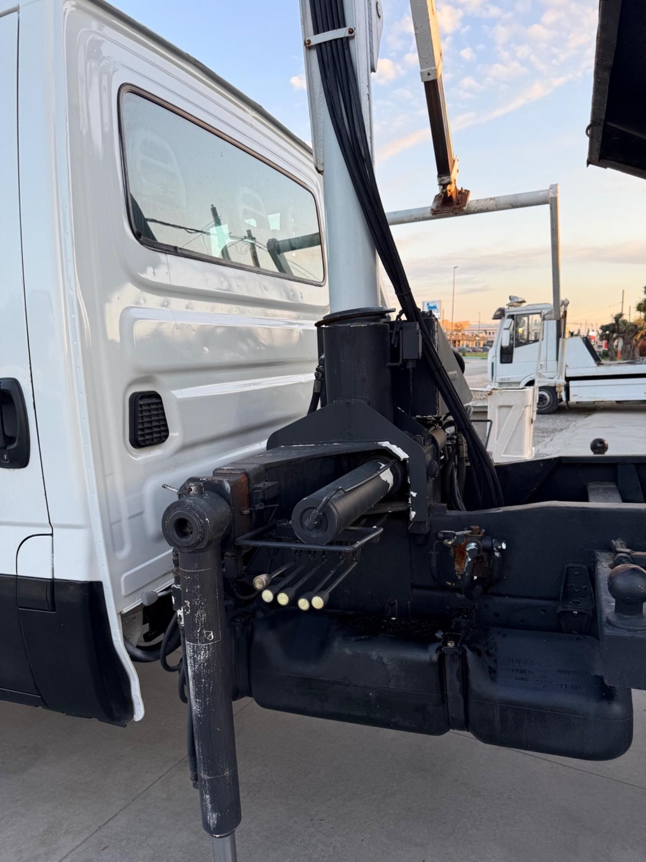 IVECO DAILY 70C17 GRU + CESTELLO RIBALTABILE