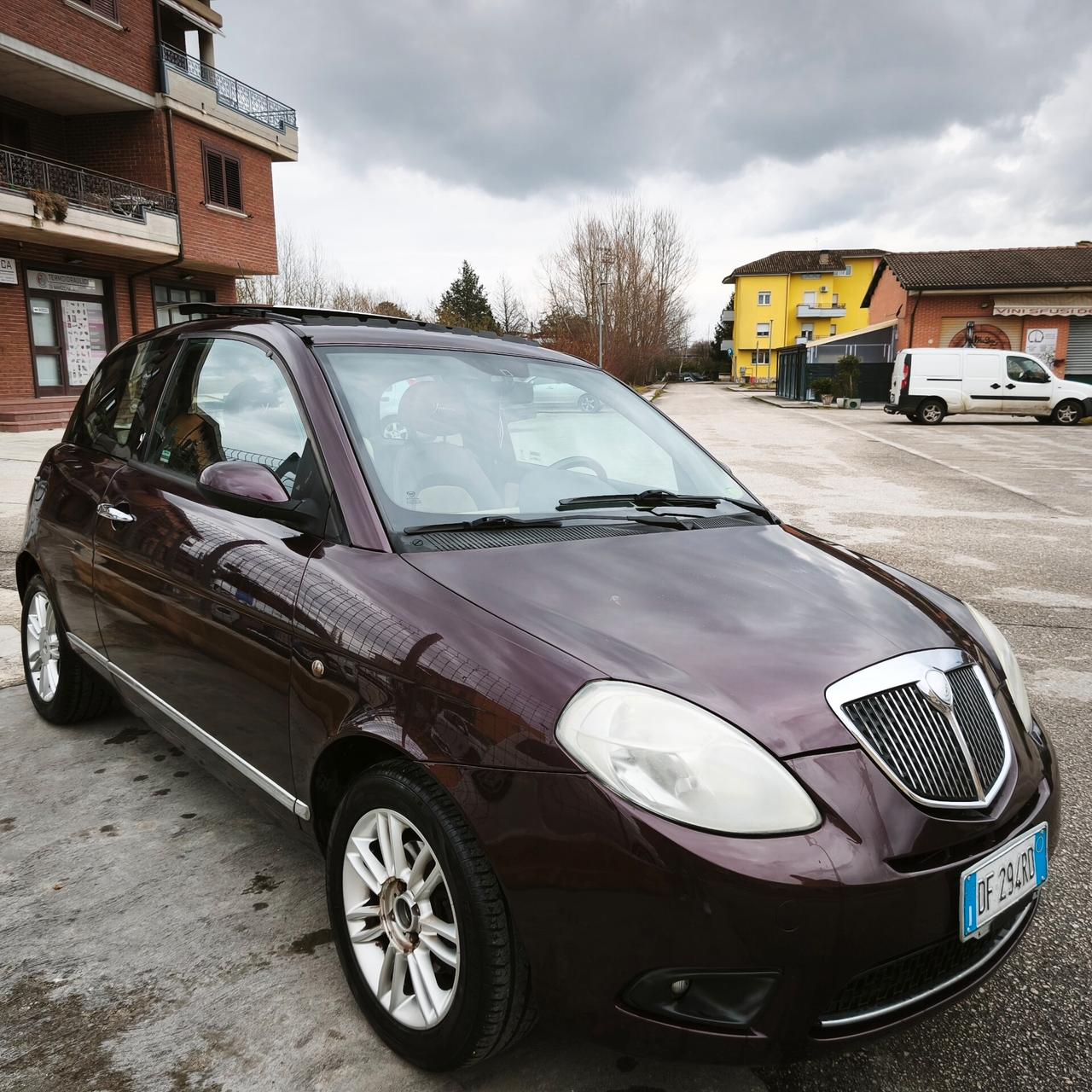 Lancia Ypsilon 1.3 MJT 90 CV Platino