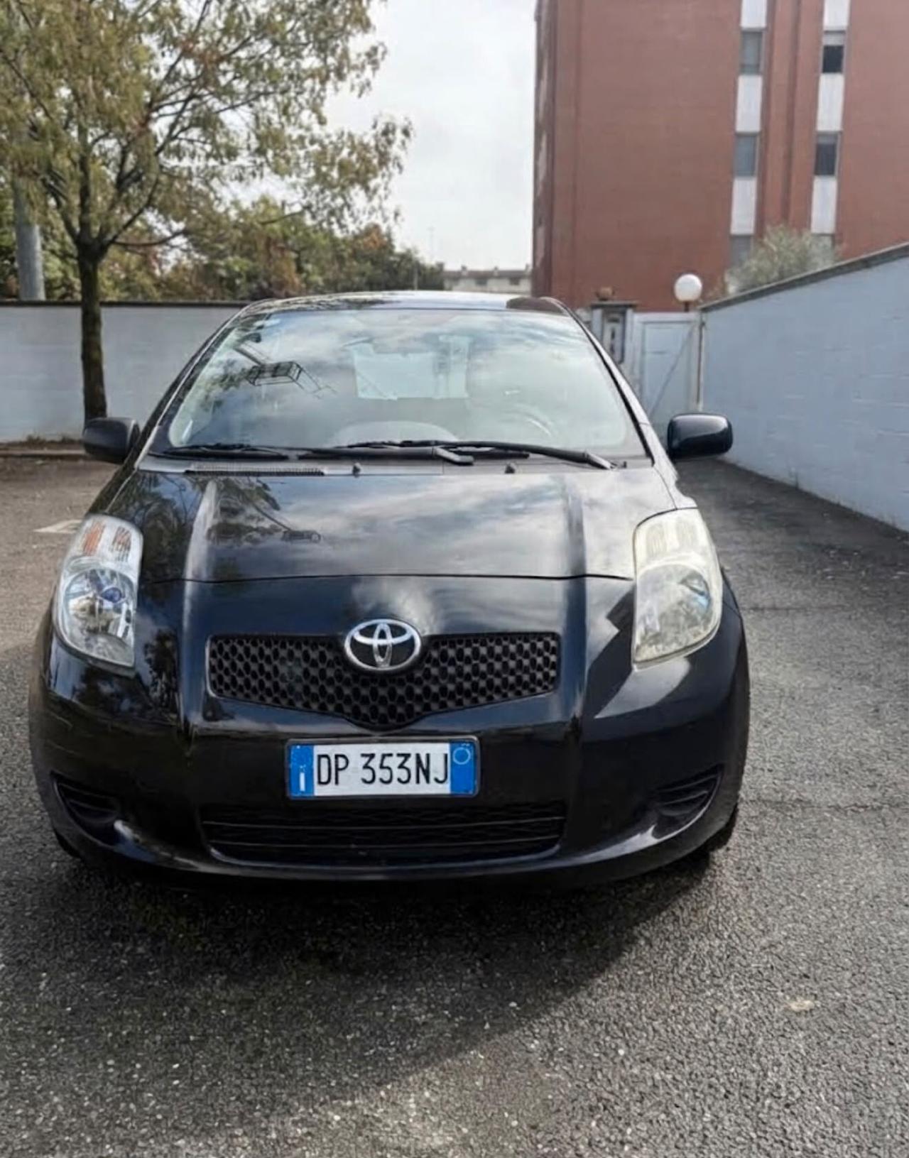 TOYOTA YARIS 1.0 BENZINA GOMMATA NUOVA