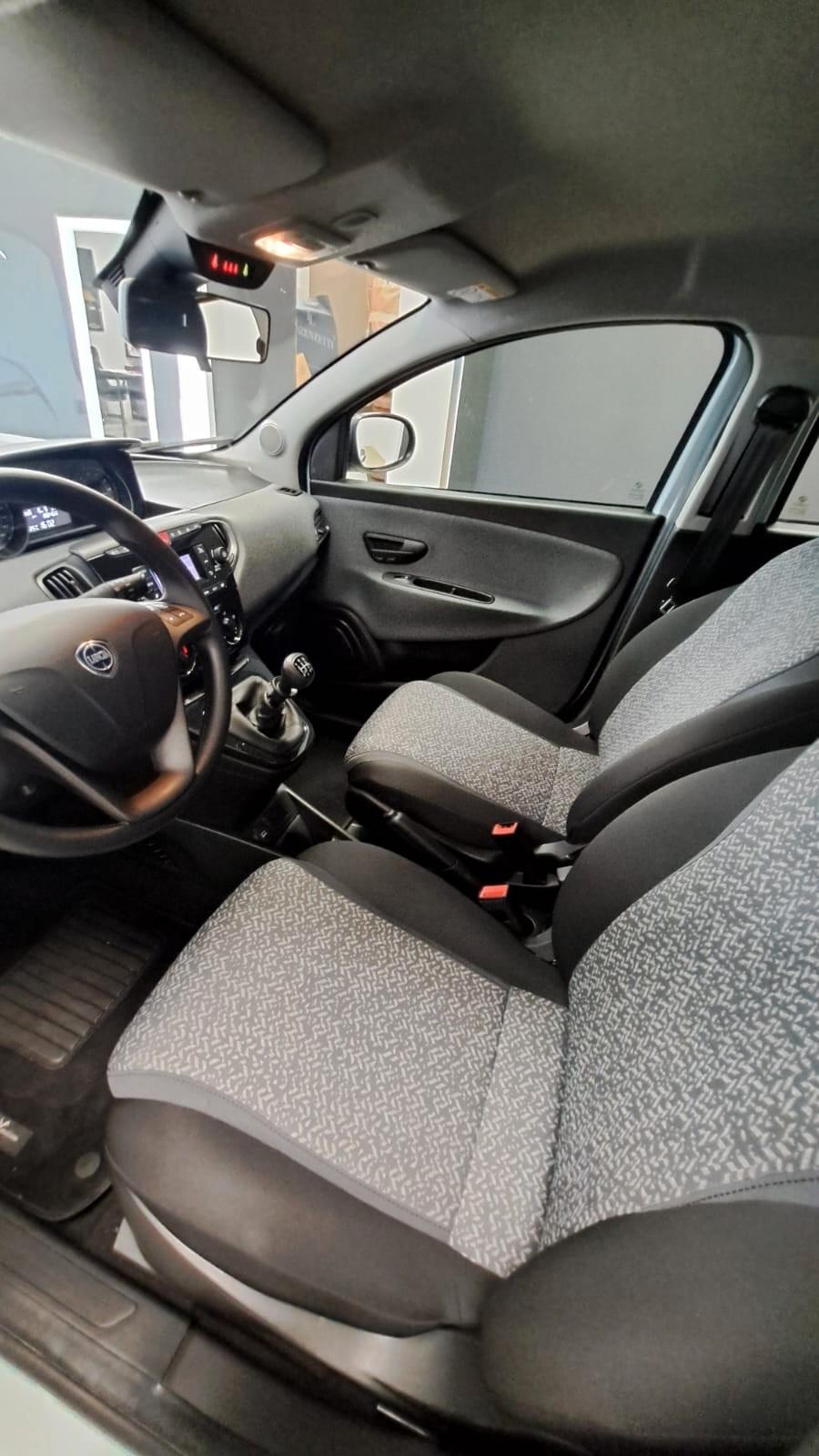 Lancia Ypsilon 1.0 FireFly 5 porte S&S Hybrid Platino