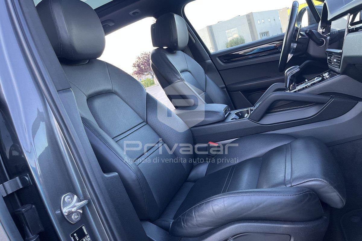 PORSCHE Cayenne 3.0 V6