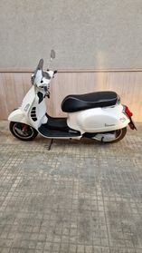 Piaggio Vespa 300 GTS