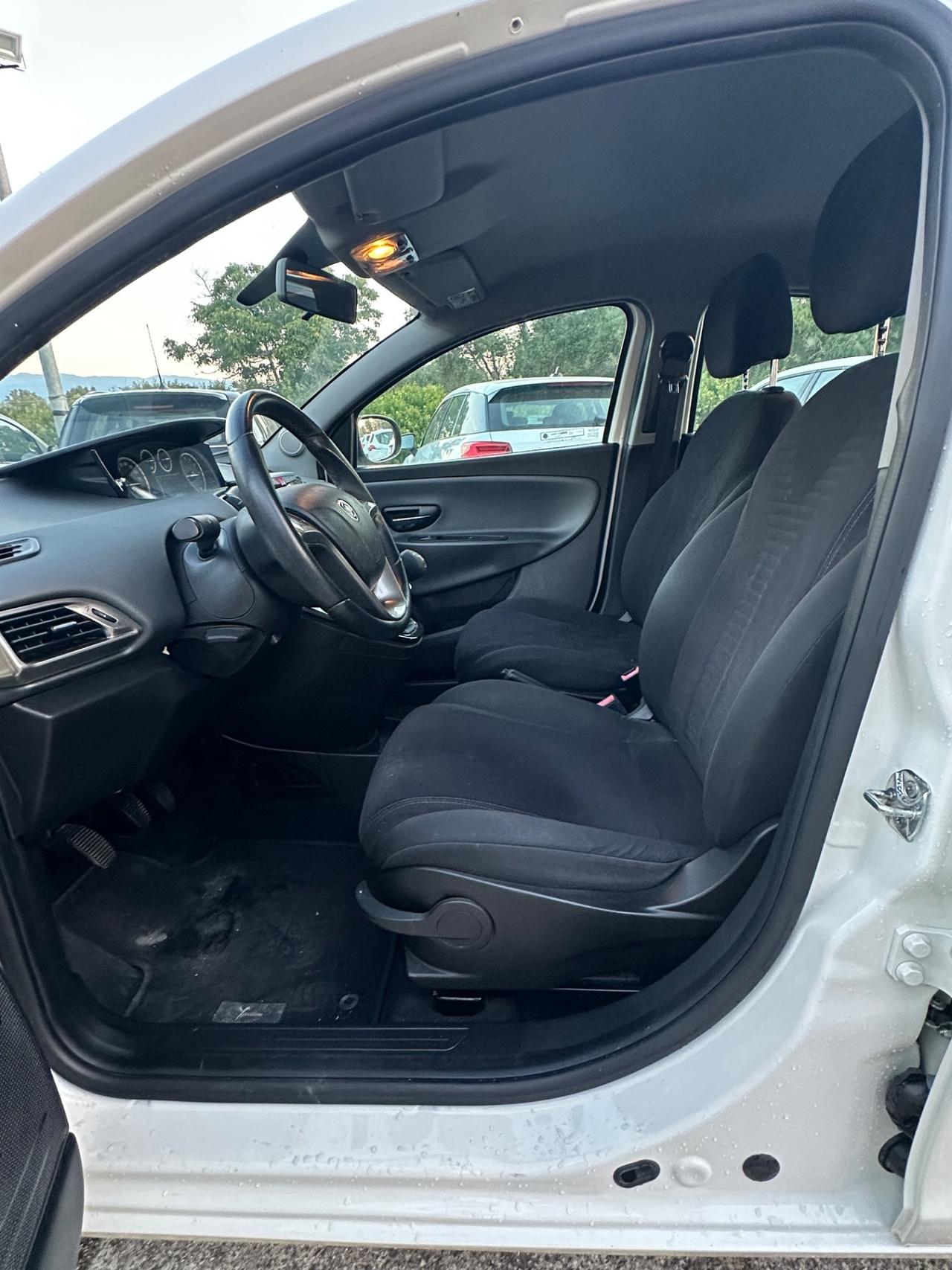 Lancia Ypsilon 0.9 TwinAir 85 CV 5 porte Metano Ecochic Elle