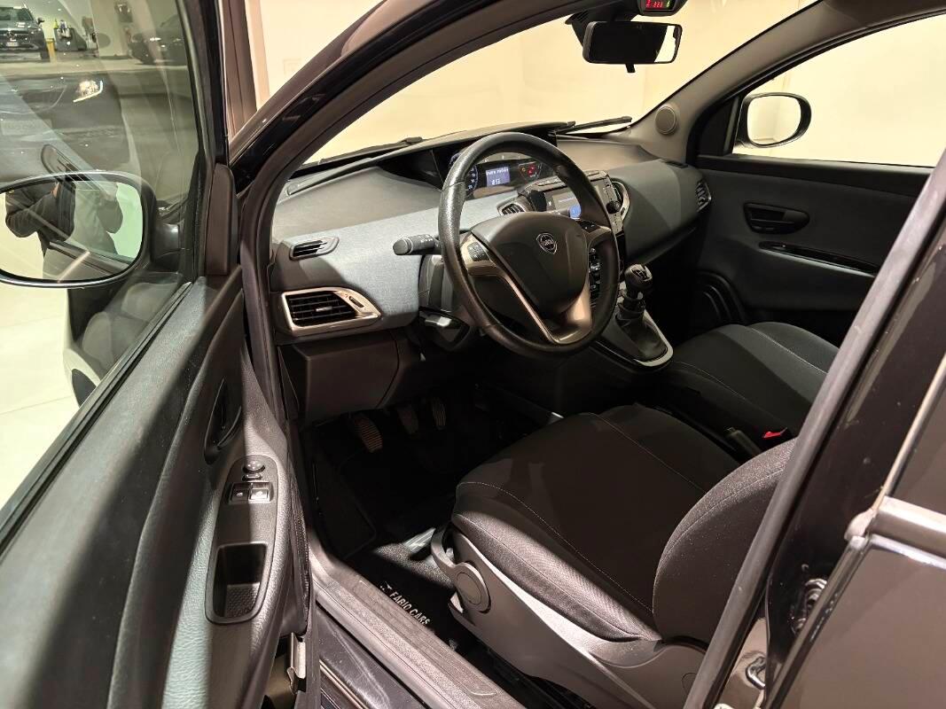 Lancia Ypsilon III 1.0 firefly hybrid Gold s&s 70cv 5p.ti