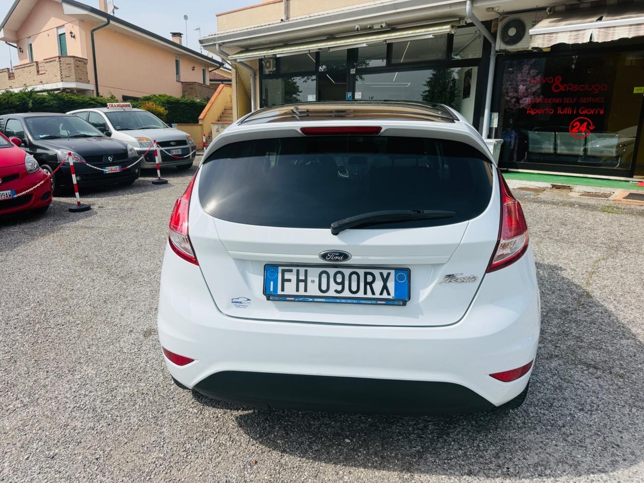 Ford Fiesta 1.2 B/GPL 82CV Black & White Edition