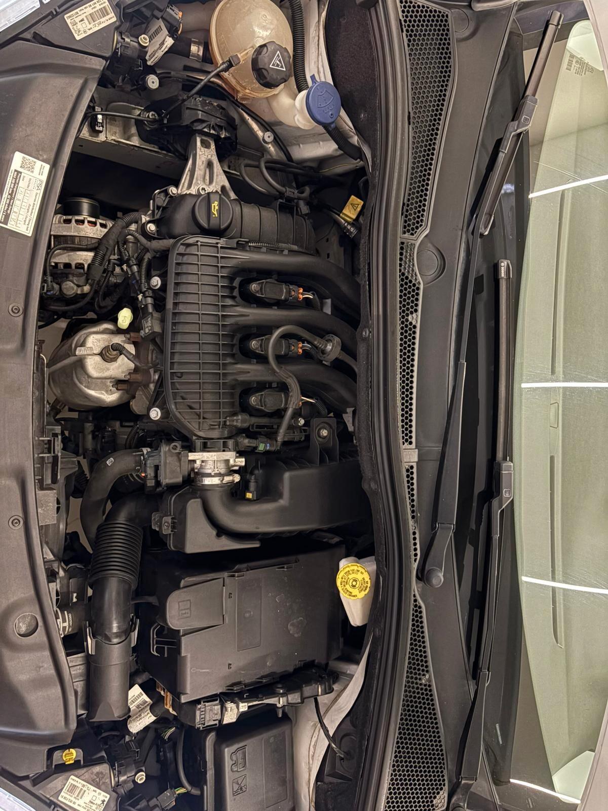 Peugeot 208 1200cc 82cv allestimento Active