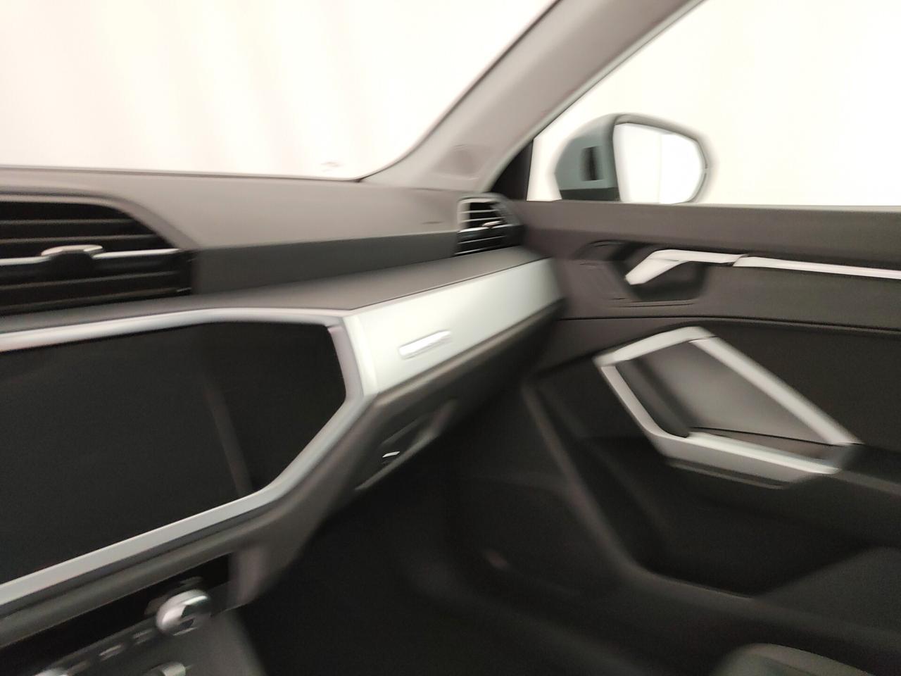 Audi Q3 35 TDI quattro Business