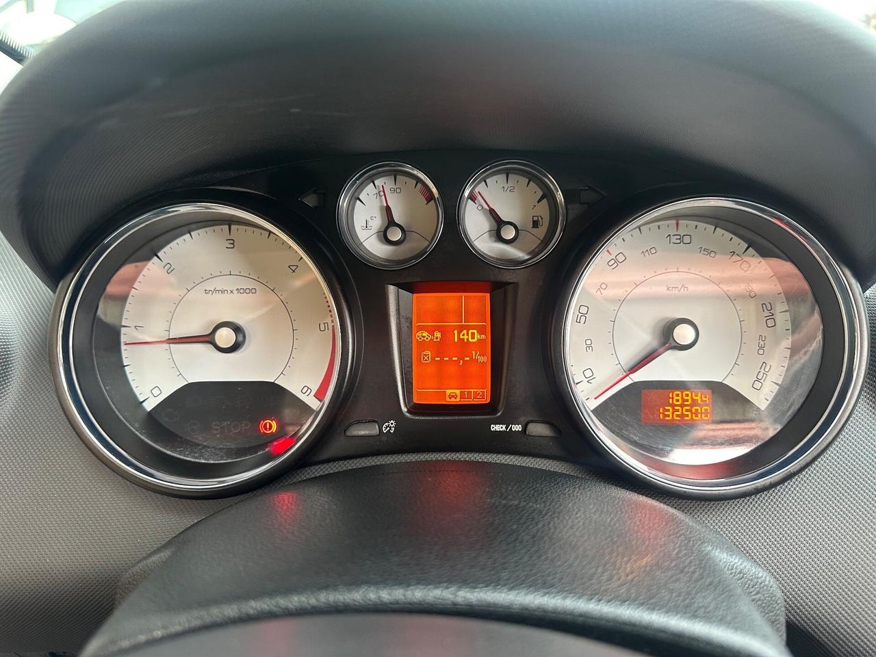 Peugeot 308 2.0 HDi 140CV CC Féline