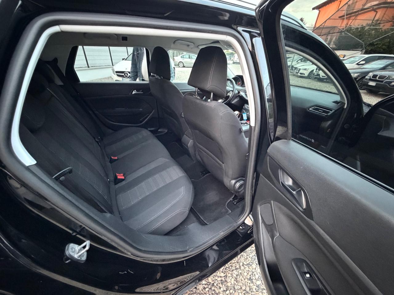 Peugeot 308 BlueHDi 120 S&S EAT6 SW Allure