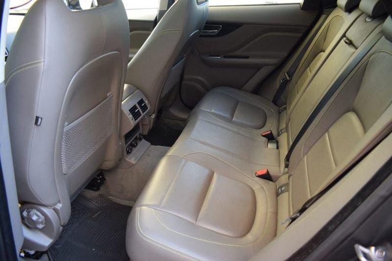 Jaguar F-Pace 3.0 D V6 300 CV AWD aut. R-Sport