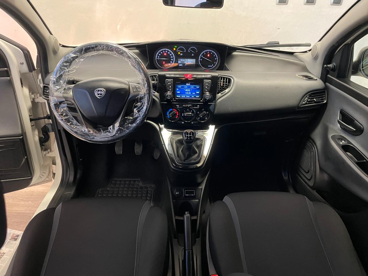 Lancia Y Ypsilon 1.2 5 porte Platinum Full Neopatentati