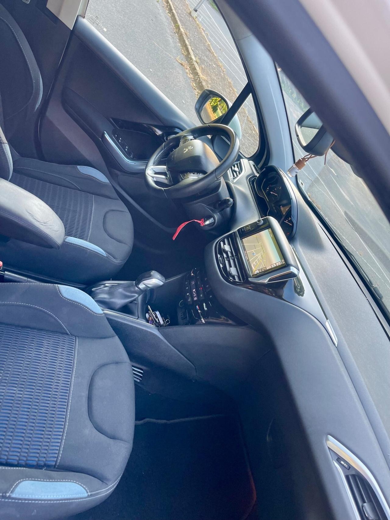 Peugeot 208 1.2 benzina