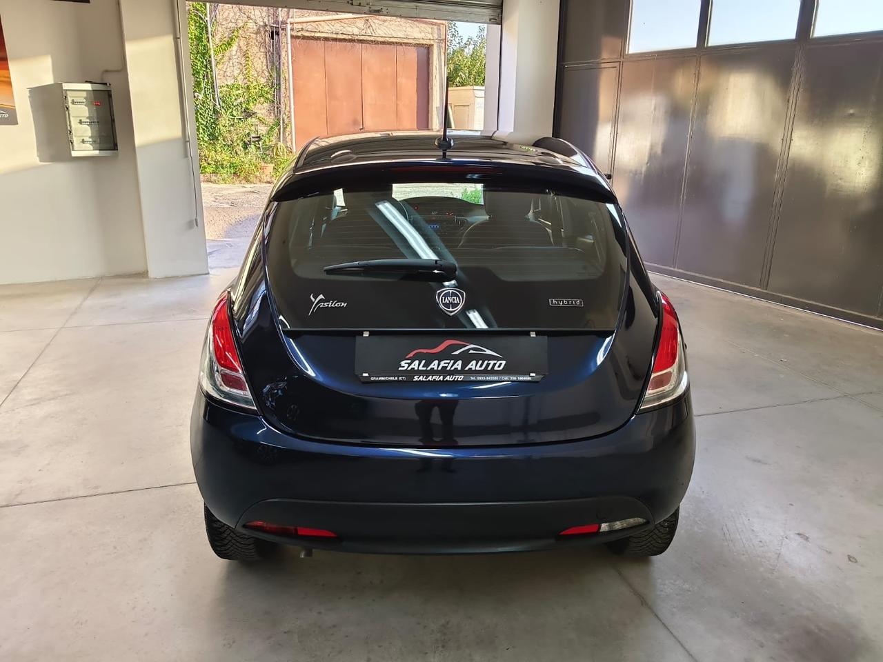 Lancia Ypsilon 1.0 FireFly 5 porte S&S Hybrid Ecochic Silver
