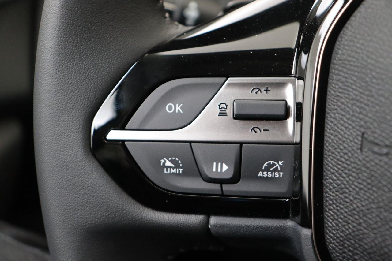 Peugeot 408 58,2 kWh Allure 214cv