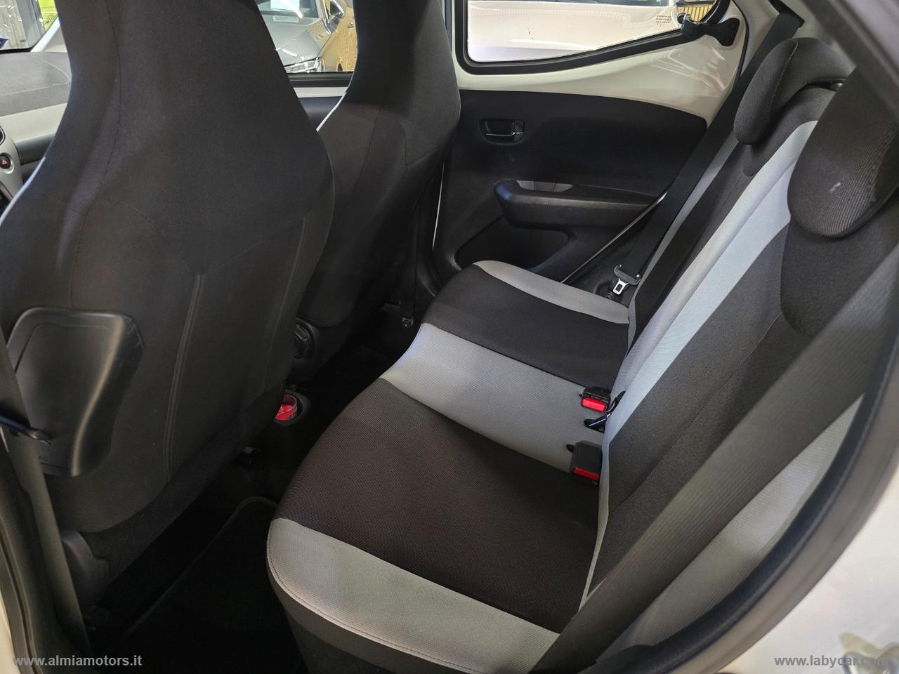 TOYOTA Aygo 1.0 VVT-i 69 CV 5p. x-cool