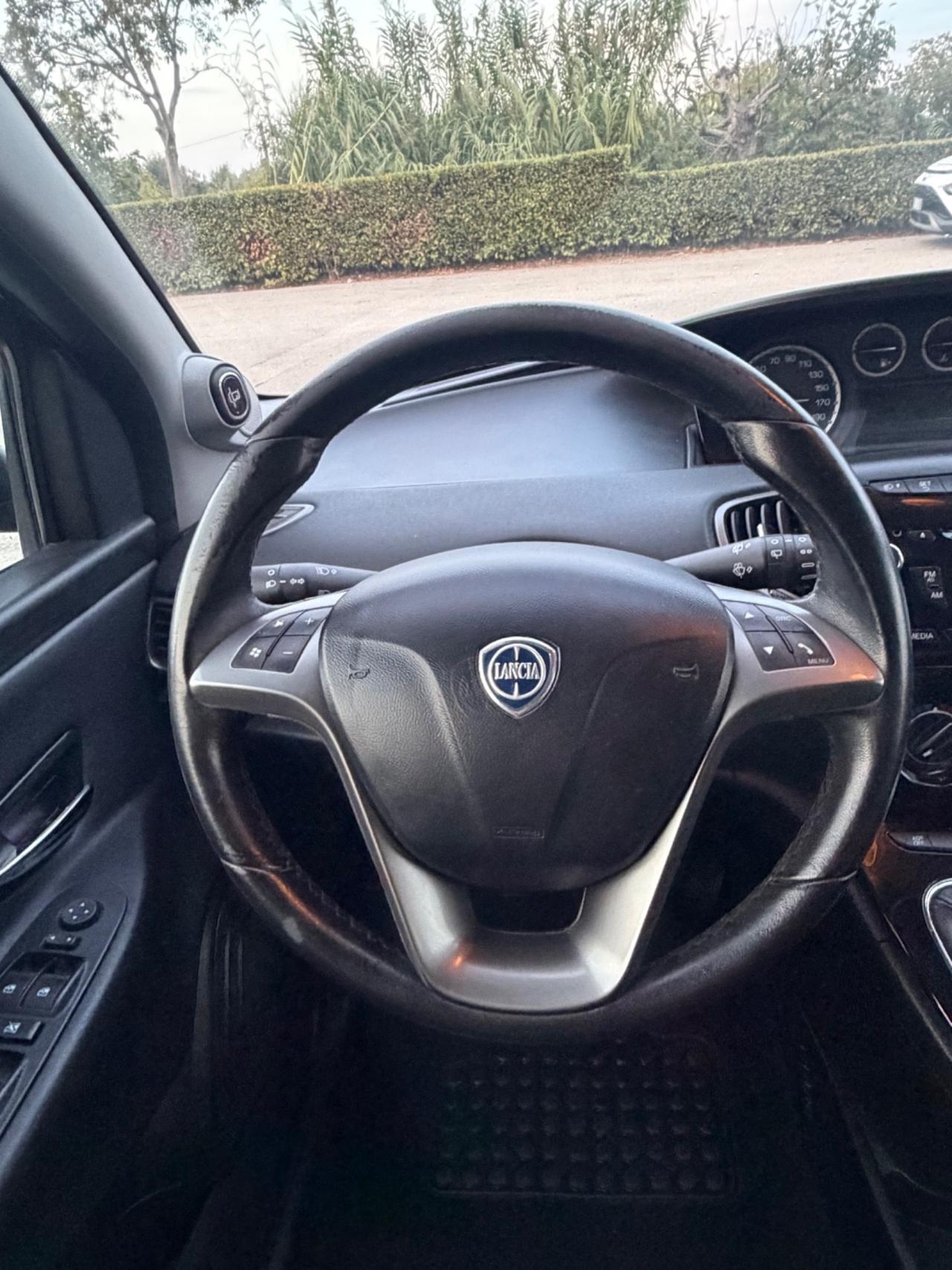 Lancia Ypsilon 1.3 MJT 95 CV 5 porte Platinum