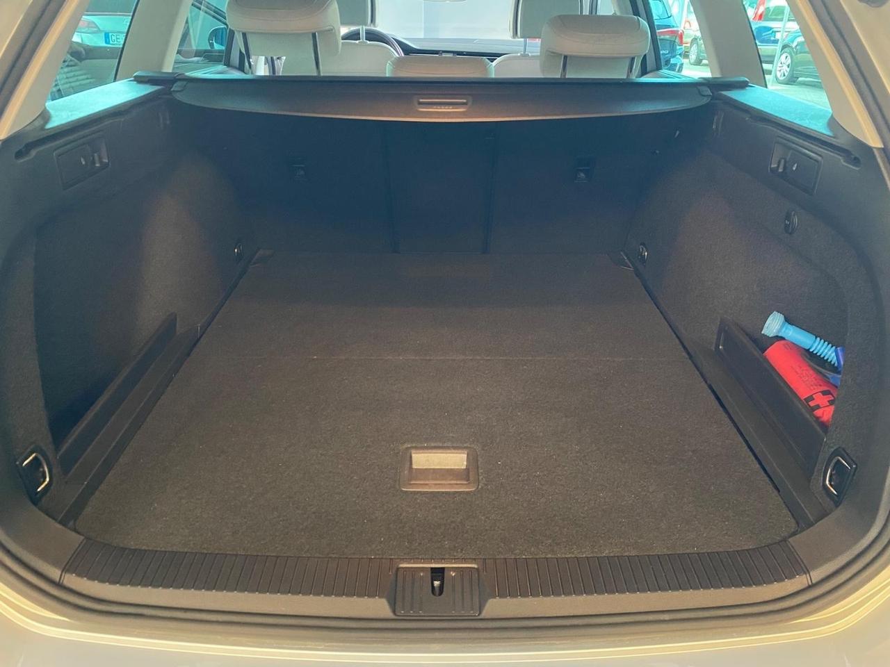 VOLKSWAGEN PASSAT VARIANT 2.0 EXECUTIVE 150CV - FULL LED, VIRTUAL COCKPIT, SEDILI RISCALDATI