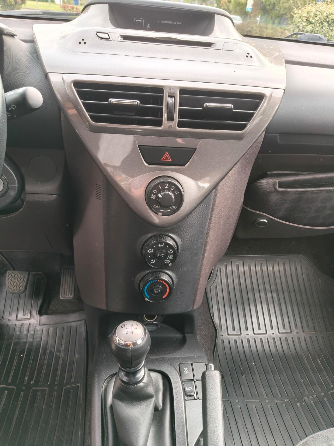 Toyota iQ 1.0 Sol
