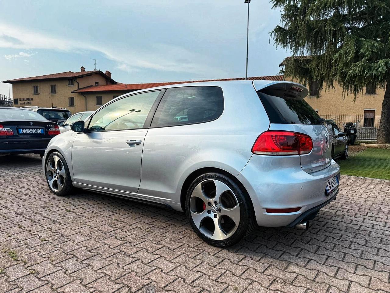 Volkswagen Golf GTI 2.0 TSI DSG 3p.
