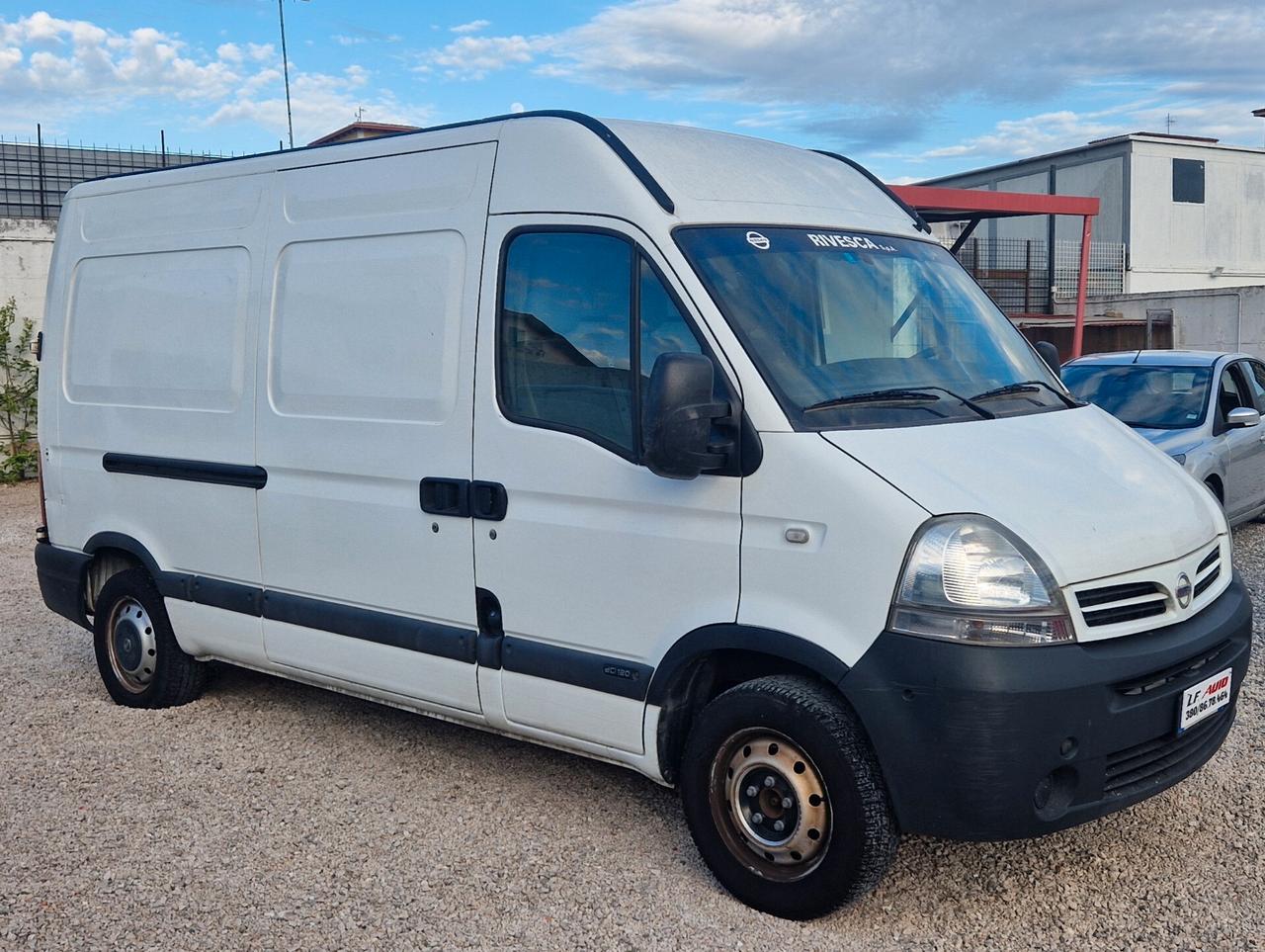 Nissan intestare 2.5 120cv 3posti