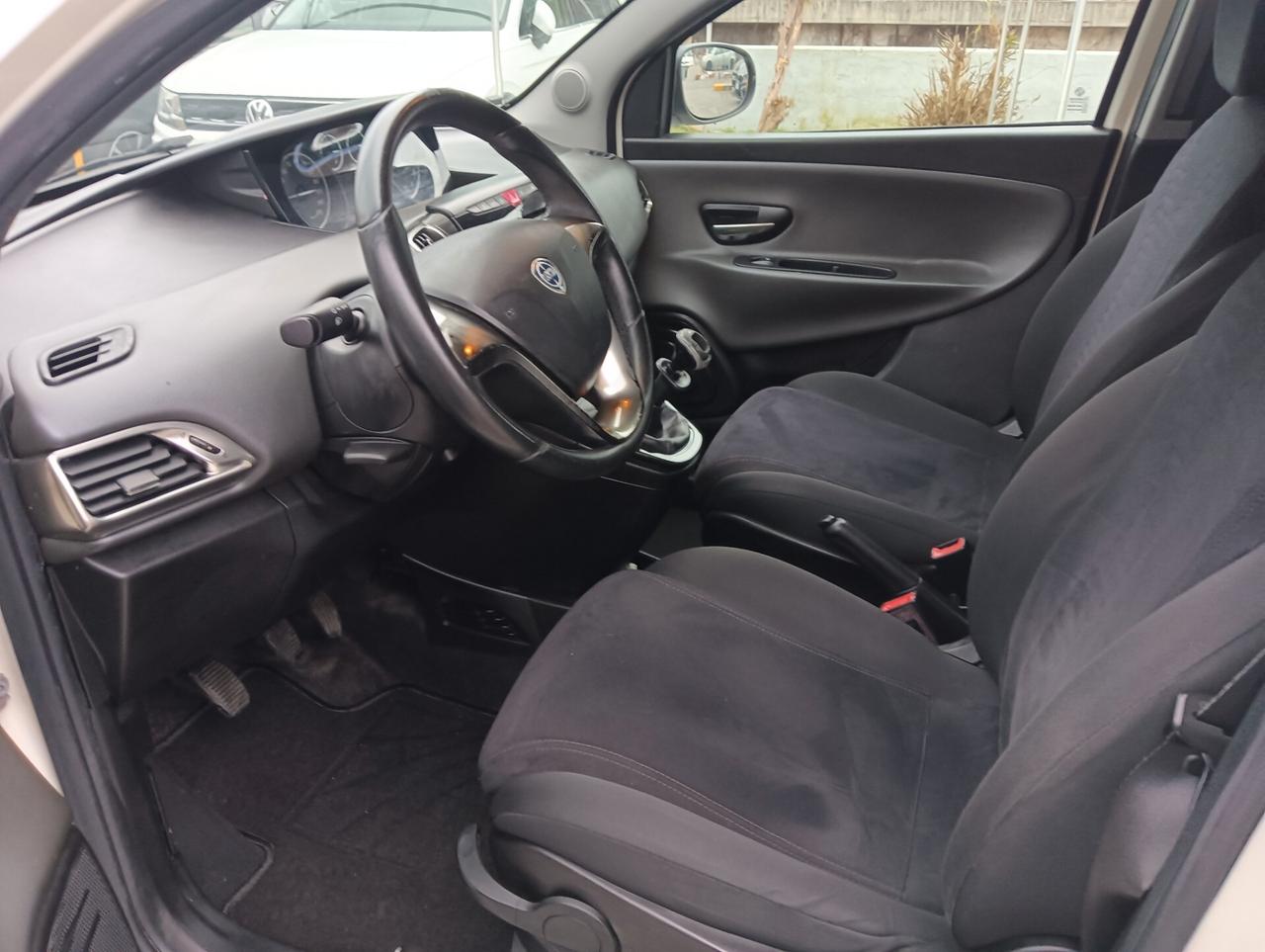 Lancia Ypsilon 1.2 69 CV 5 porte Platinum