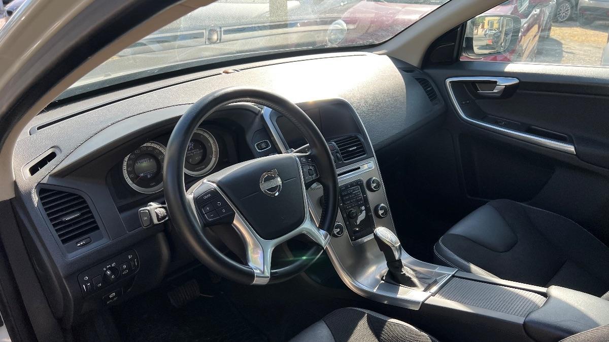 VOLVO - XC60 2.0 d4 Momentum 163cv geartronic