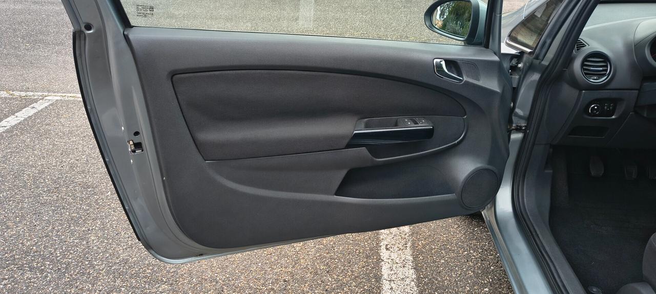 Opel Corsa 1.2 3 porte Club