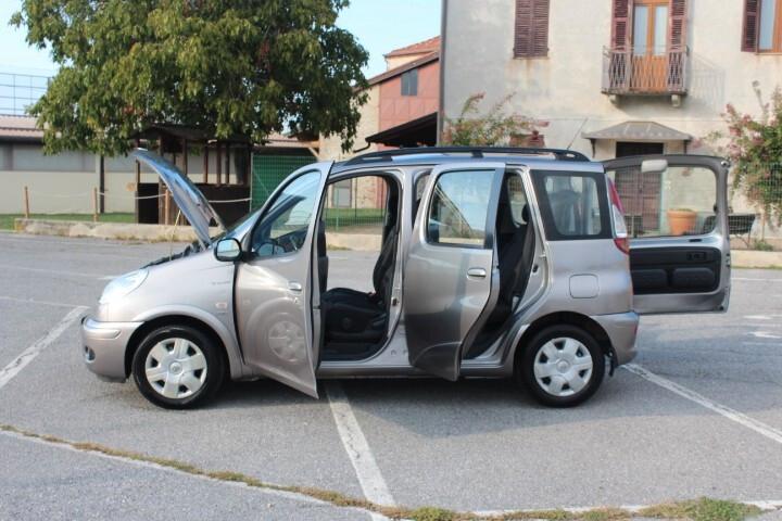 Toyota Yaris Verso 1.3i 16V cat Sol MULTISPAZIO BENZINA TUTTI I TAGLIANDI IN UFFICIALE UNICO UTILIZZATORE