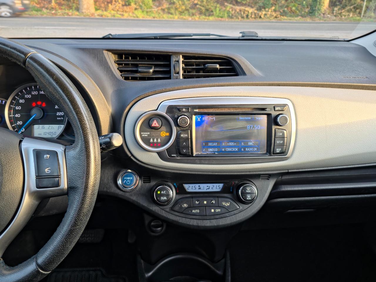 Toyota Yaris 1.5 Hybrid 5 porte Lounge E5B Automatico NEO 2014