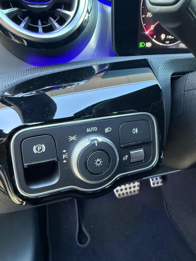 MERCEDES-BENZ A 200 163cv AMG Line Premium NIGHT PACK-19"-IVA ESP