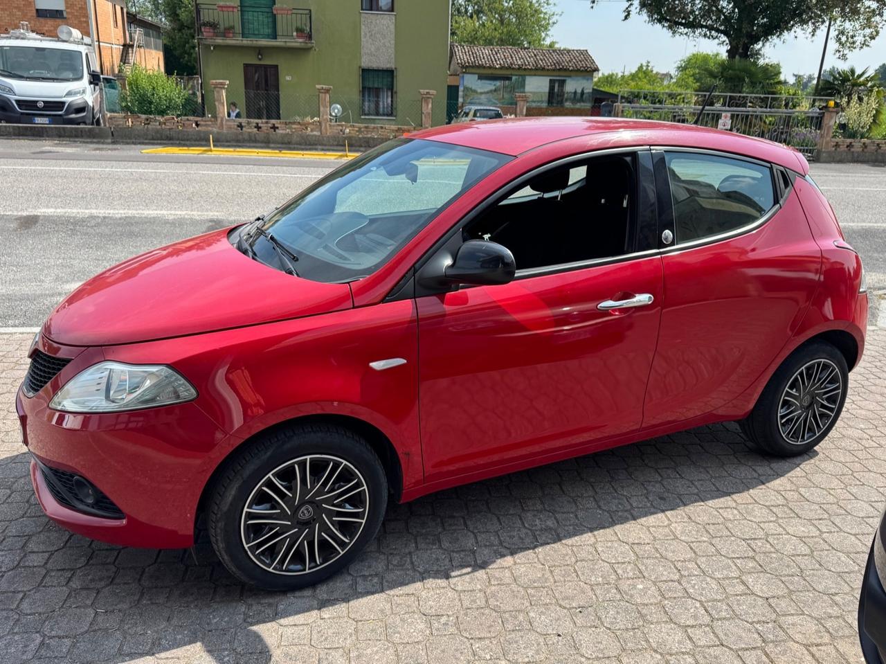 Lancia Ypsilon 1.2 69 CV 5 porte GPL Ecochic Gold