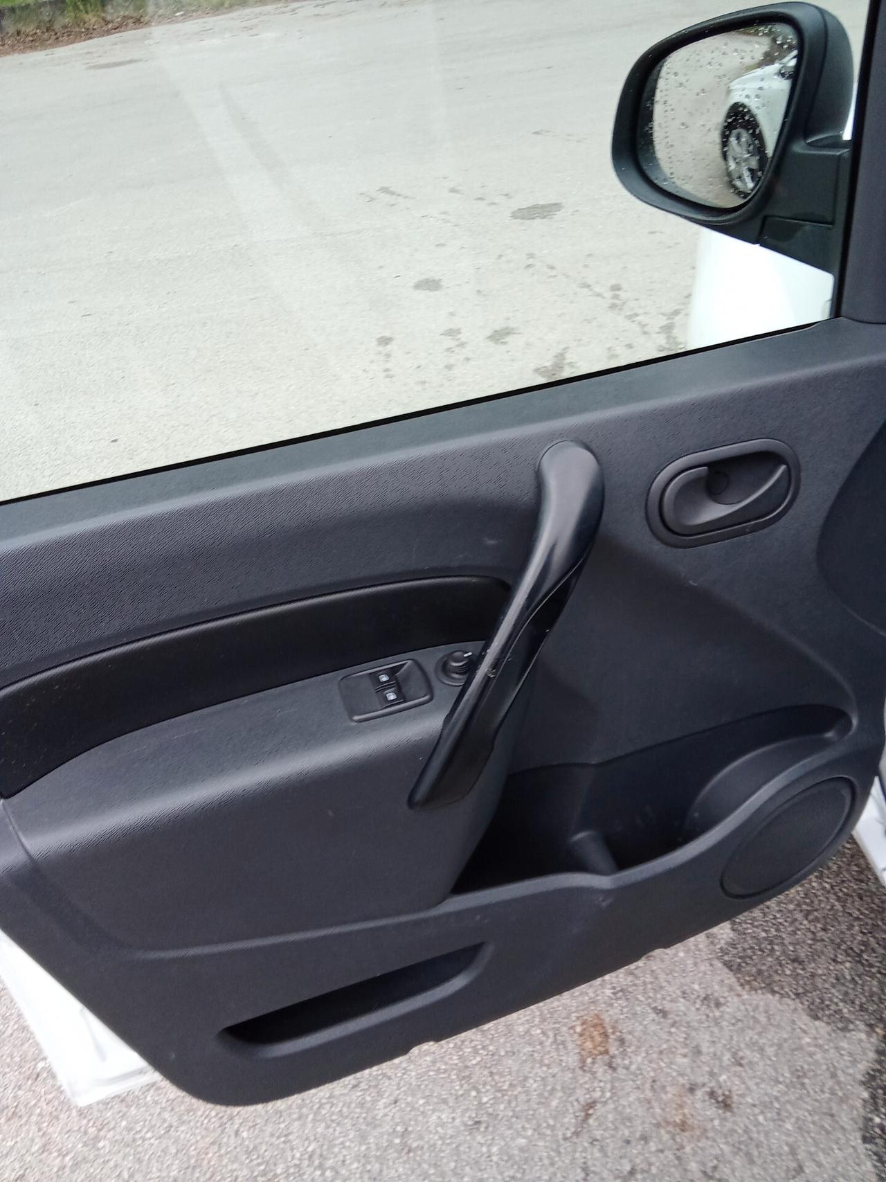 Renault Kangoo Blue dCi 95CV Maxi 020