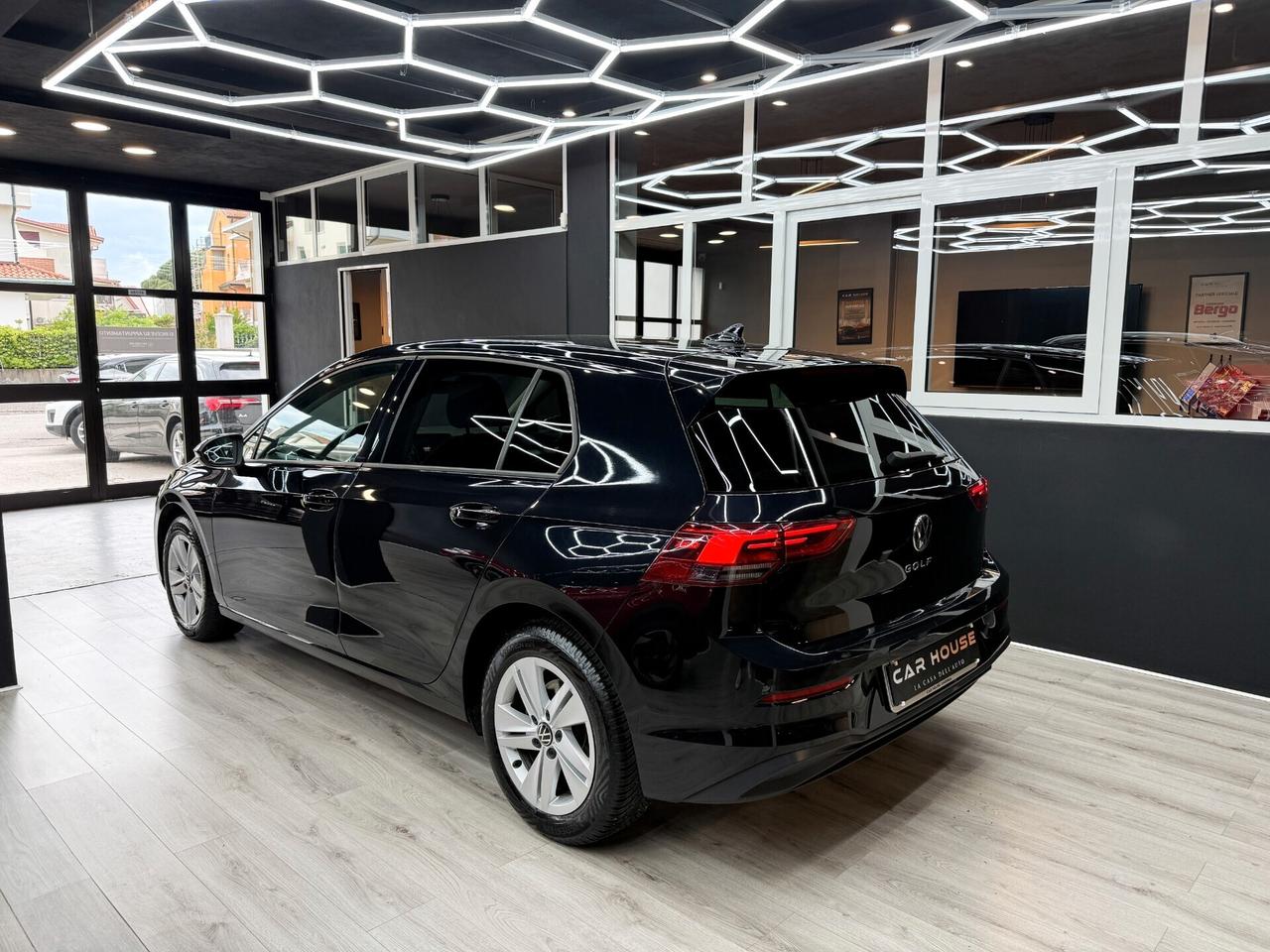 Volkswagen Golf 8 2.0 TDI 150CV DSG