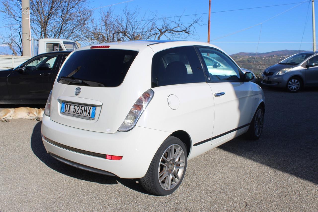 Lancia Ypsilon 1.3 MJT 90 CV Platino