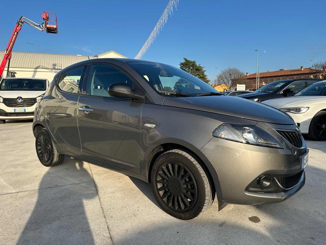 LANCIA Ypsilon 1.0 FireFly 5 porte S&S Hybrid Silver OK NEOPATENT