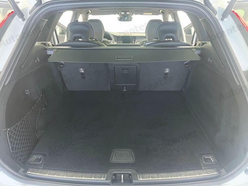 Volvo XC60 XC60 B4 (d) FWD GEARTRONIC PLUS DARK