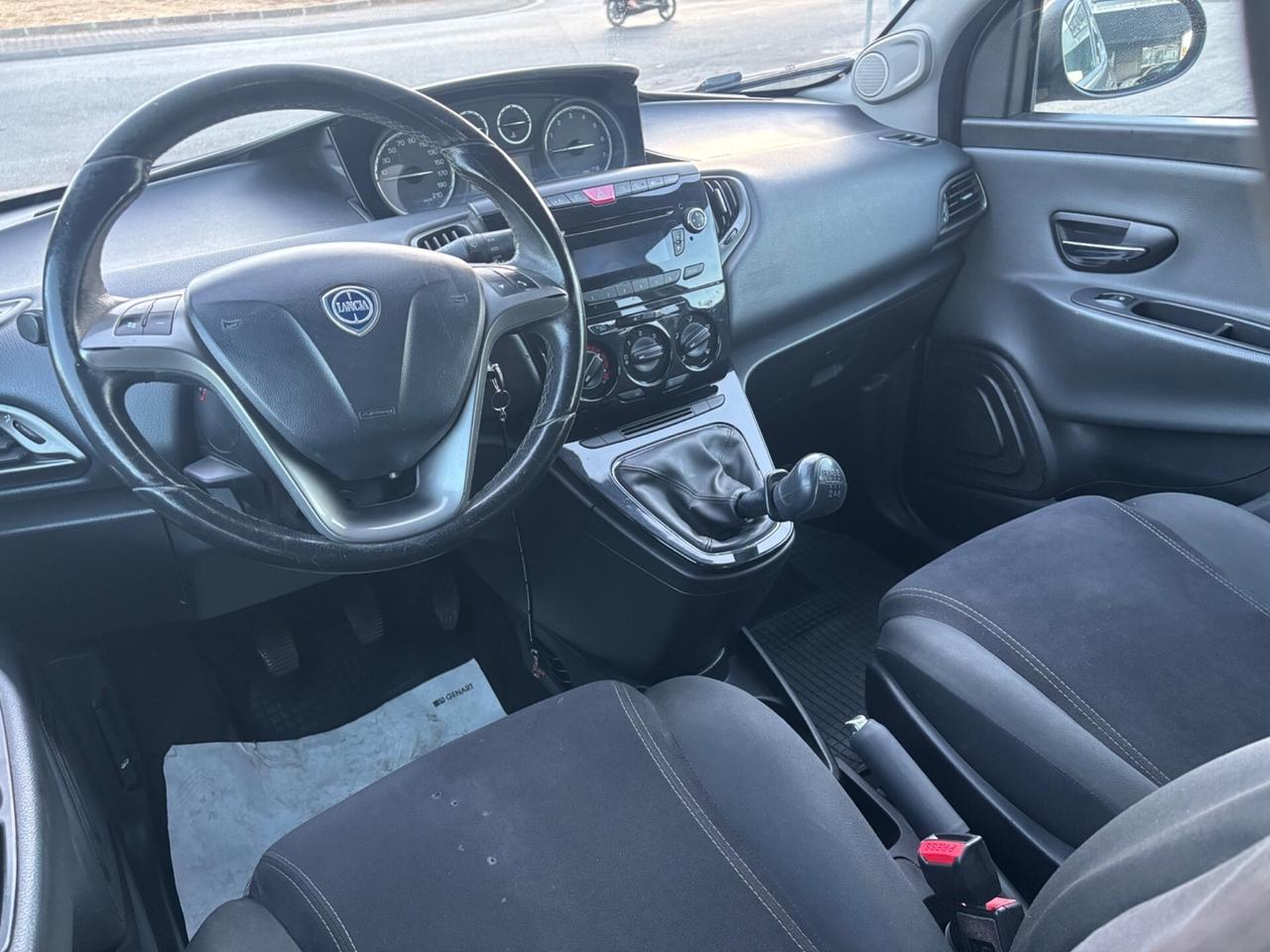 Lancia Ypsilon 1.2 69 CV 5 porte S&S Platinum