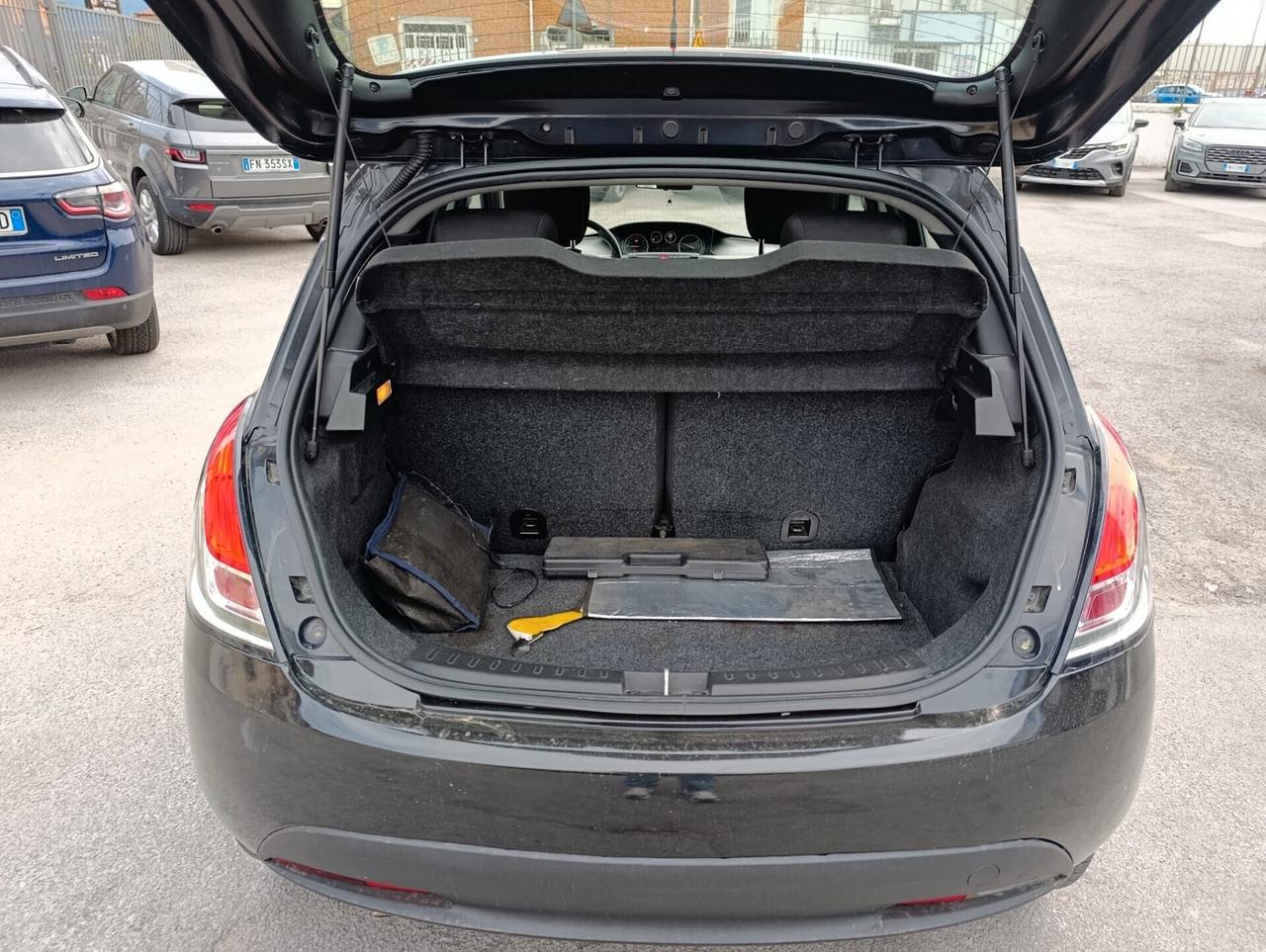 Lancia Ypsilon 1.2 69 CV 5 porte GPL Ecochic Silver