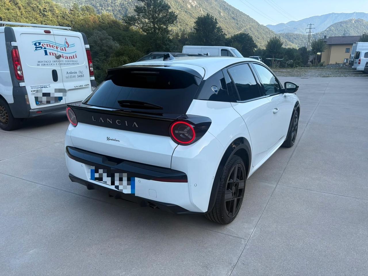 Lancia Ypsilon Hybrid e-DCT LX